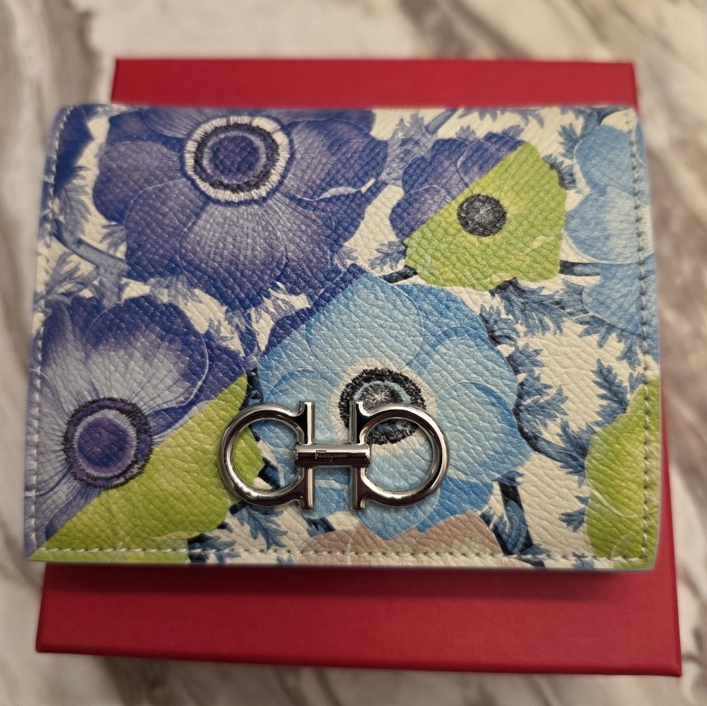 NWT Salvatore Ferragamo Gancini Wallet - Picture 1 of 11